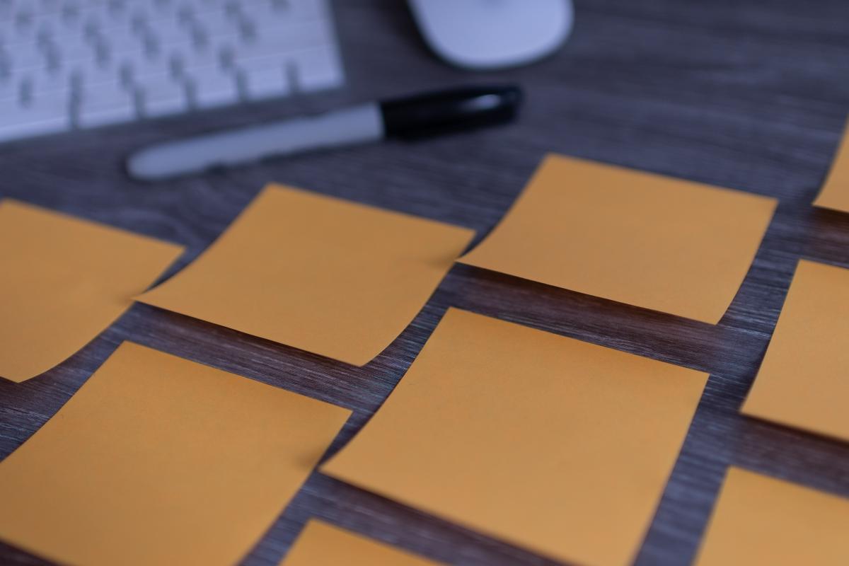 Stick notes on desk.